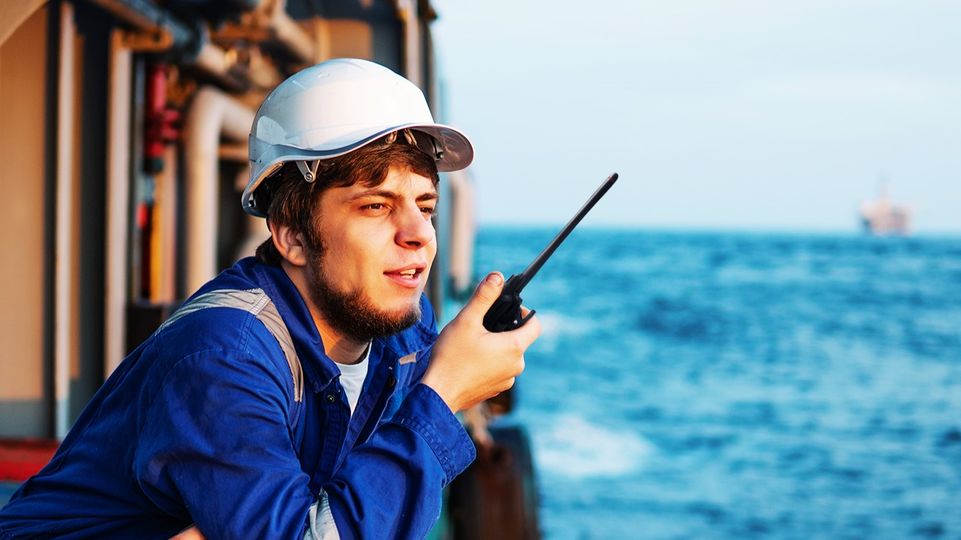 Các yếu tố rủi ro khi đi biển và cách thiết bị vô tuyến hàng hải của Icom có ​​thể hỗ trợ an toàn hàng hải